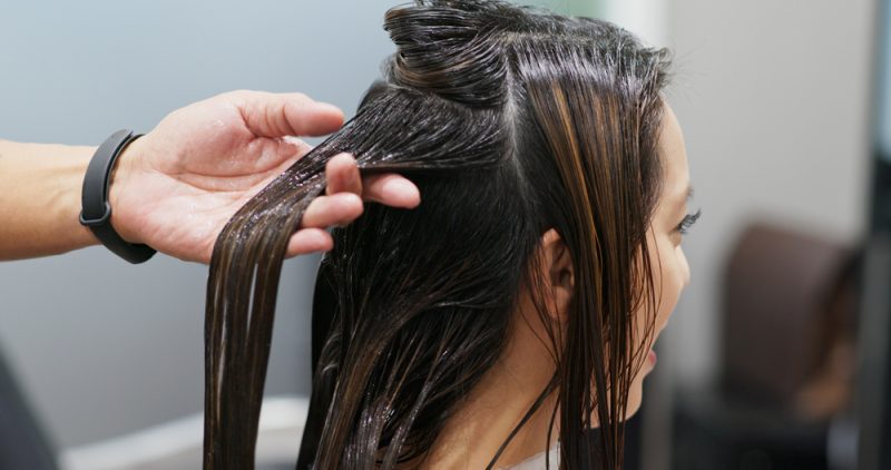 Trattamento ricostruzione dei capelli: come funziona e perché farla - The  Wom Beauty